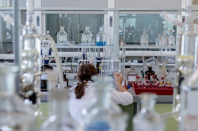 Laboratory Analysis Chemistry  - jarmoluk / Pixabay